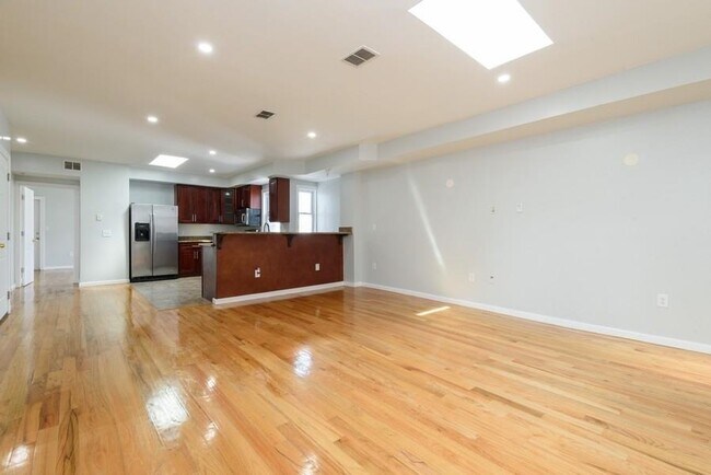 Building Photo - 306 3rd St