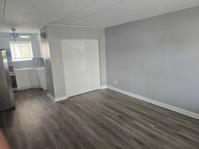 Foto del edificio - 6830 N Ozark Ave