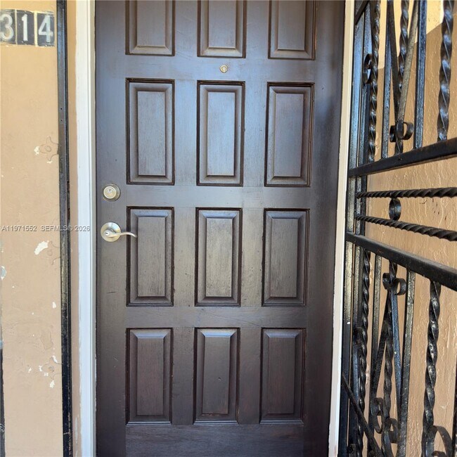 Foto del edificio - 451 NE 136th St