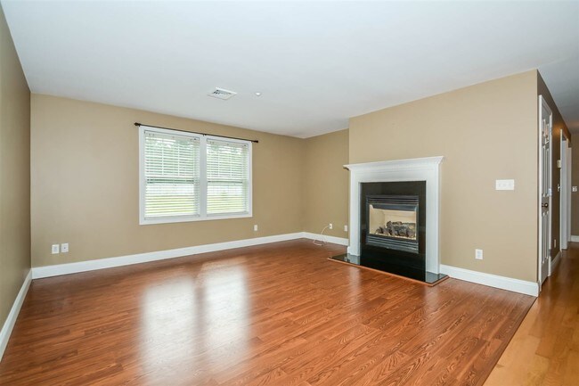 Building Photo - 1216 Lilac Ln
