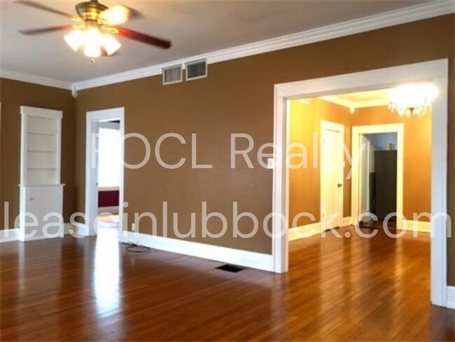 Building Photo - Large 3 bed 2 bath, Walking Distance to Tech