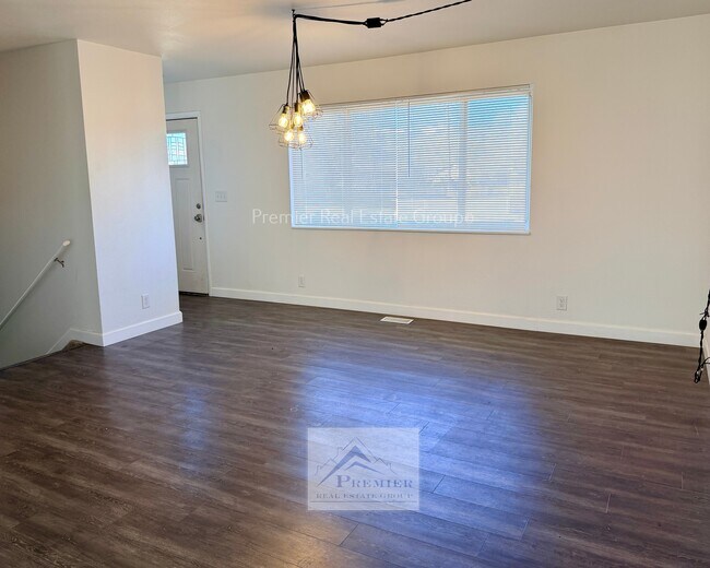 Foto del edificio - 1319 N Murray Blvd