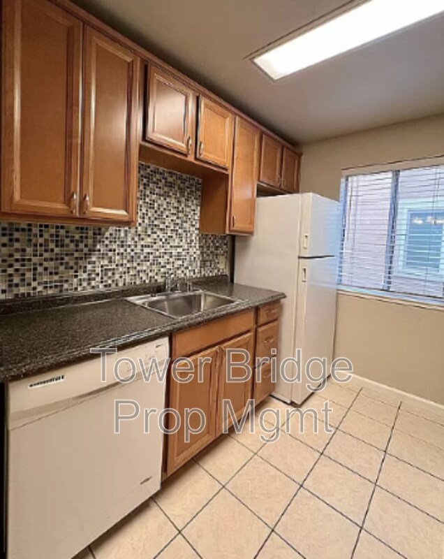 Foto del edificio - 11150 Trinity River Dr