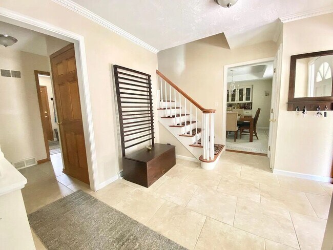 Foto del edificio - Desirable Mequon Home in Heart of Ville du...