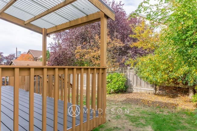 Building Photo - Charming First Hill Single Family House wi...