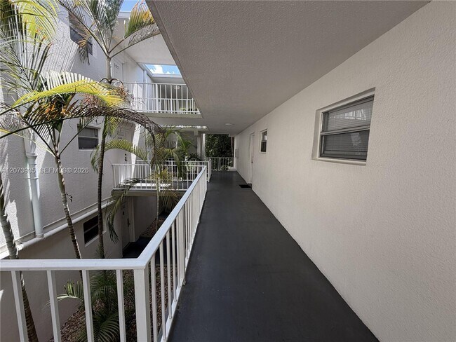 Foto del edificio - 4205 N University Dr