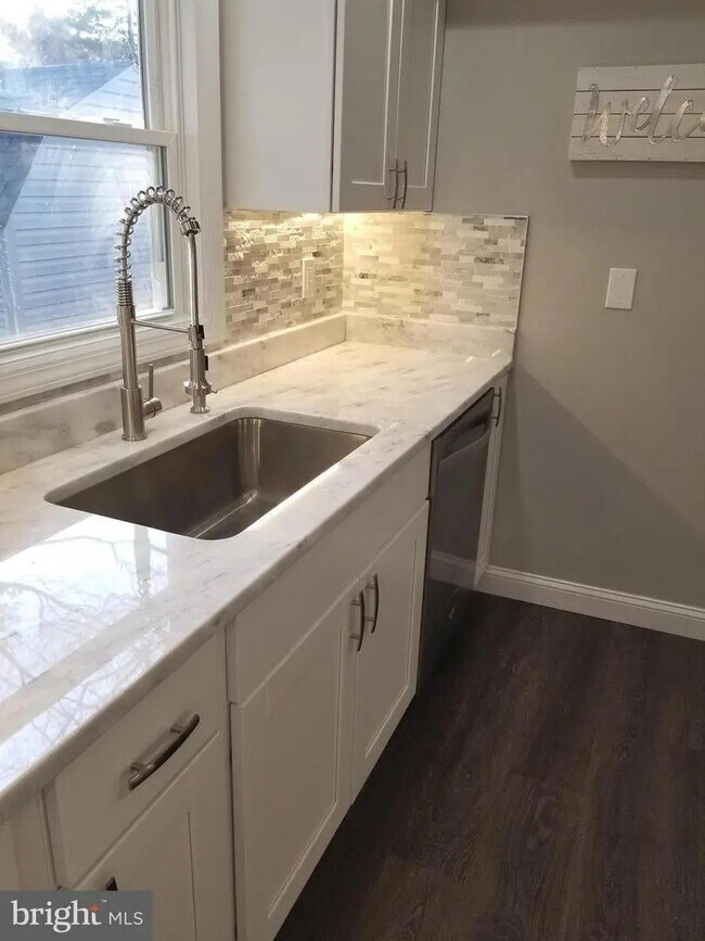 Building Photo - 3007 Teak Ln