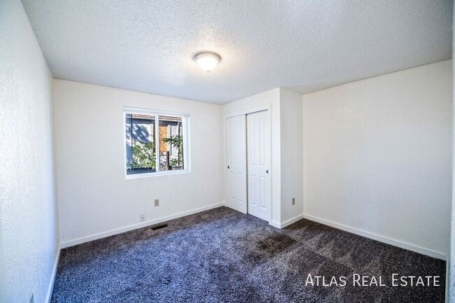 Building Photo - 2001 W Caspian Pl