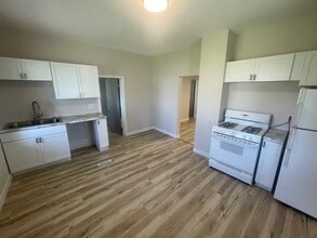 Building Photo - 1001 S 4th Ave