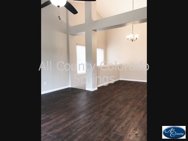 Building Photo - 850 Wycliffe Dr