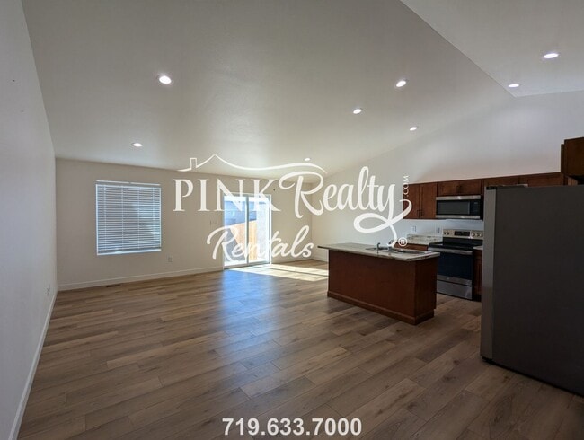 Building Photo - 284 W Kyle Dr