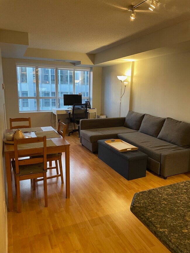 Photo du bâtiment - 140 Simcoe St
