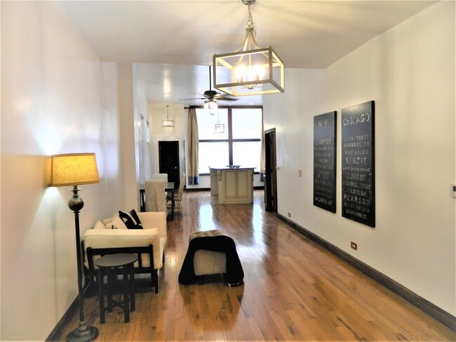 Building Photo - 2425 N Clybourn Ave