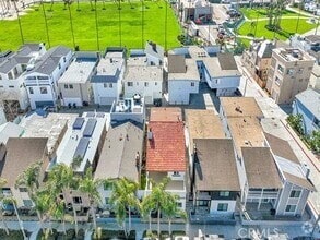 Building Photo - 907 E Balboa Blvd