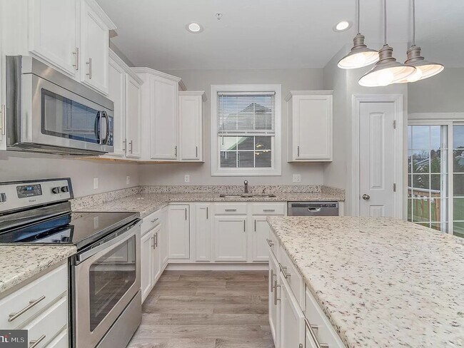 Foto del edificio - 3 Bedroom Townhome in Hanover