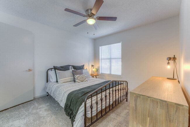 Foto del edificio - Brightwaters Apartments