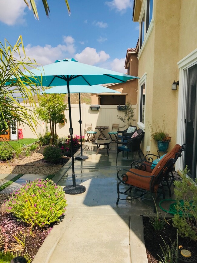 Foto del edificio - 24255 Lilac Ln