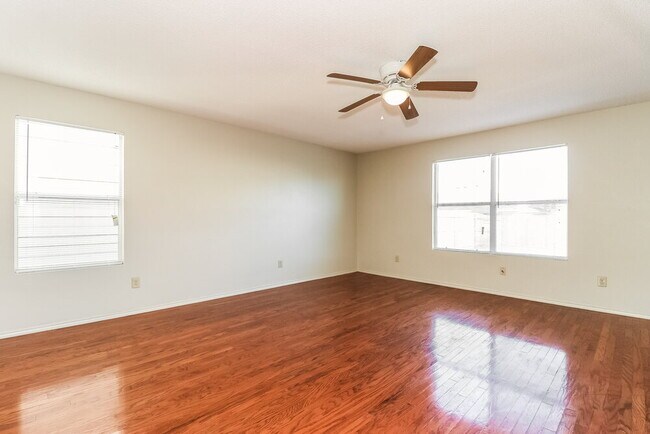 Foto del edificio - 300 Dakota Ridge Dr