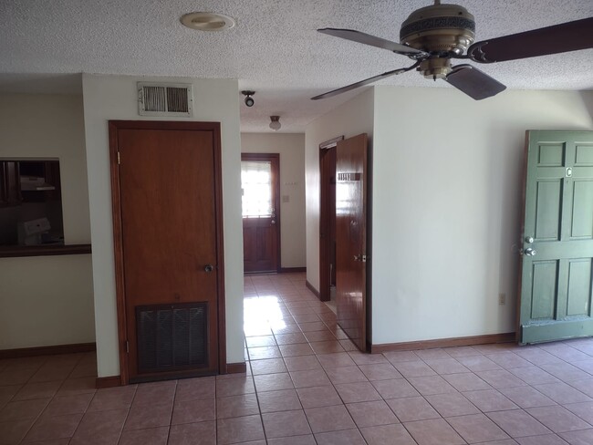 Building Photo - 7912 Bles Ave