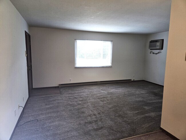 Foto del edificio - 4030 Elmhurst Rd