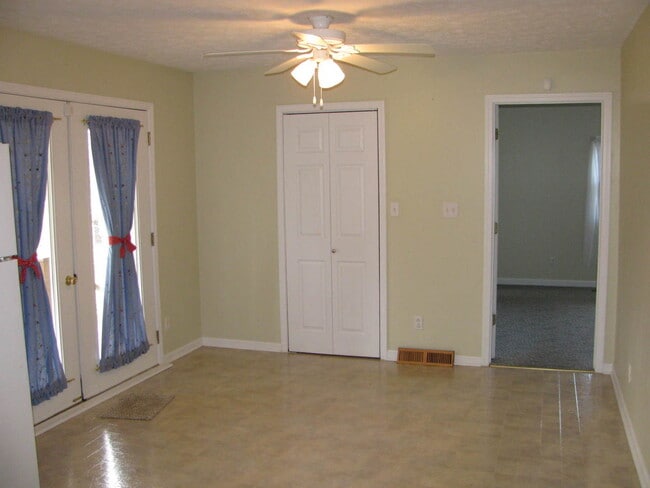 Building Photo - Great Location with 4 Bedrooms Rental Home