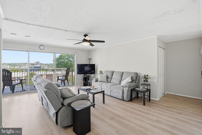 Foto del edificio - 2622 Fort Farnsworth Rd