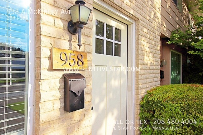 Foto del edificio - Spacious McKinley Townhome Available! Visi...