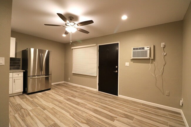 Building Photo - 5222 East Windsor Avenue, Unit 3