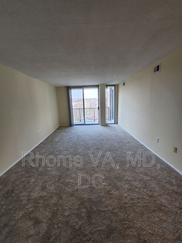 Building Photo - 4600 S Four Mile Run Dr