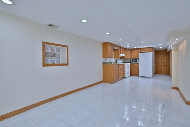 Building Photo - 5028 N Parkside Ave