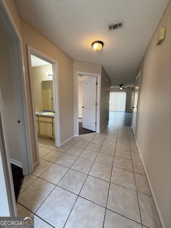 Building Photo - 32 Talbot Ct