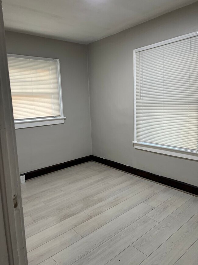 Foto del edificio - 1114 N Gale St