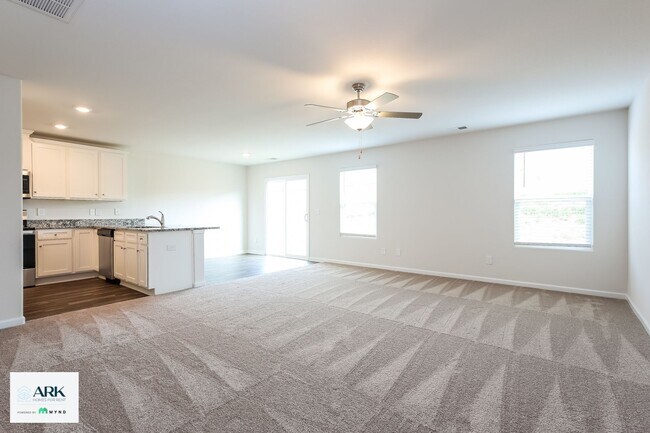 Building Photo - 2106 Southlea Dr