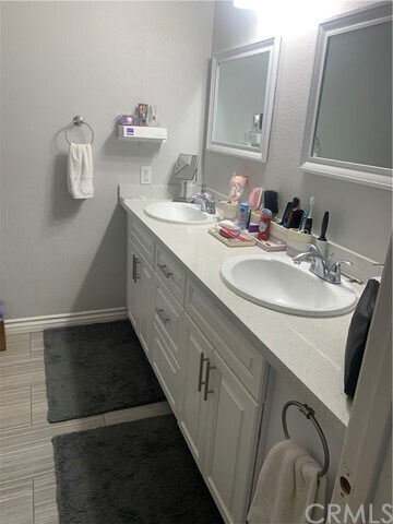 Foto del edificio - 1351 N Christobal Ln