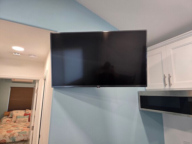 Foto del edificio - Fully Furnished 1 Bedroom, 1 Bathroom ADU In Fountain Valley! Call Today