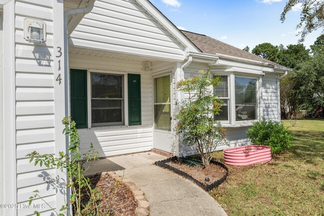 Building Photo - 314 Pebble Ln