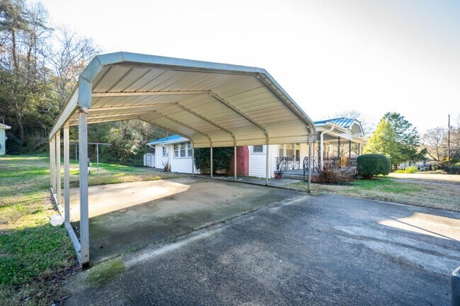 Foto del edificio - Charming Renovated 3-Bedroom Home in Dora!