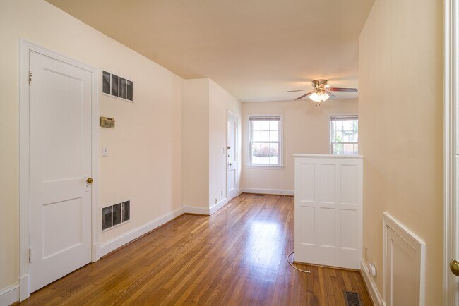 Foto del edificio - 2328 40th St NW