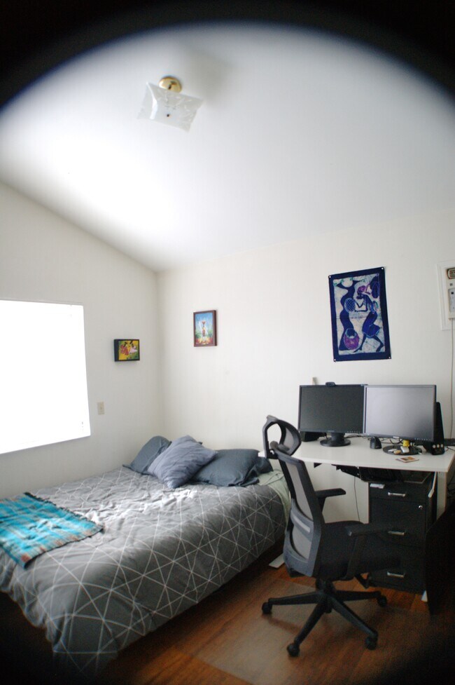Foto del edificio - 2440 Lake View Ave