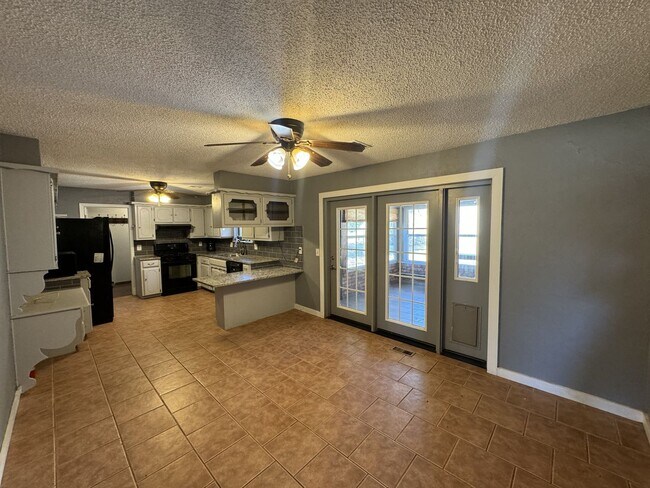 Building Photo - Spacious 5-Bedroom Home on Corner Lot – Co...