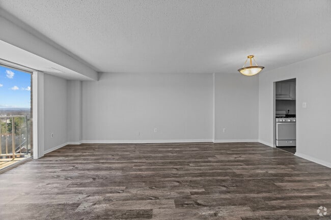 2BR, 1BA - 1123SF - Waterford Tower