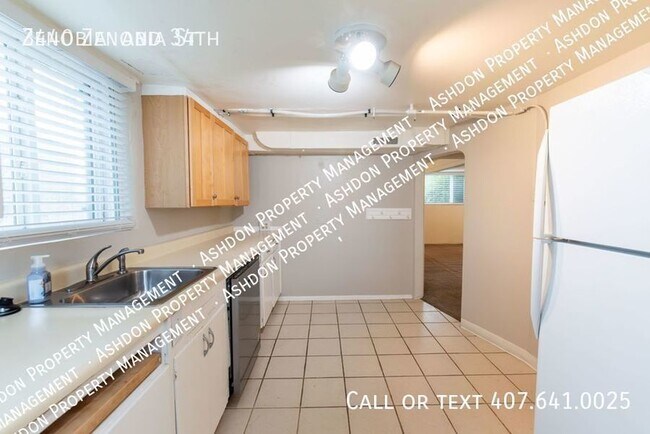 Building Photo - 2 Bed 1 Bath For Rent in Denver!