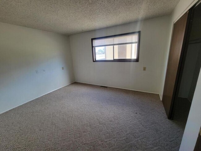 Building Photo - 2 bedroom in Billings MT 59102