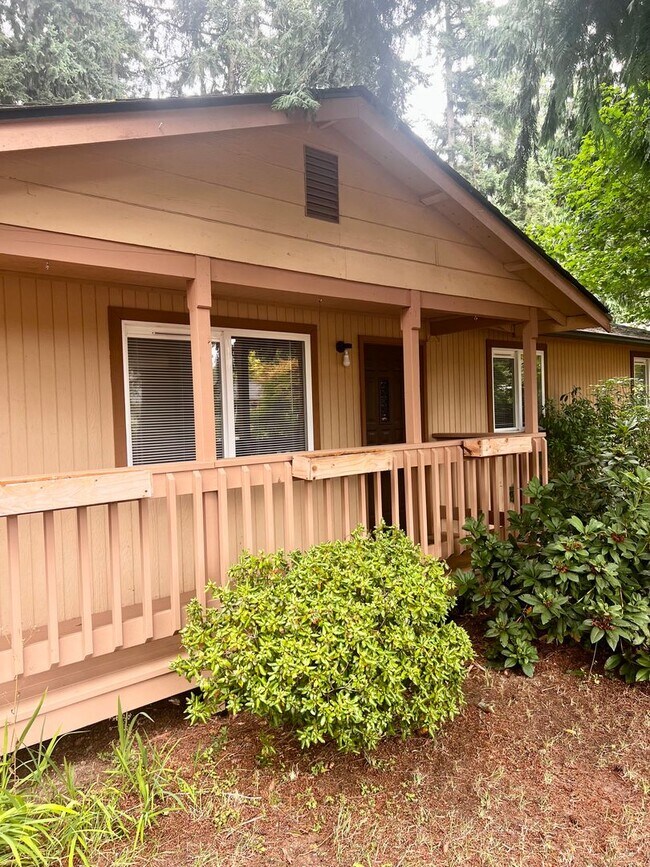 Foto del edificio - Single story house in Poulsbo.