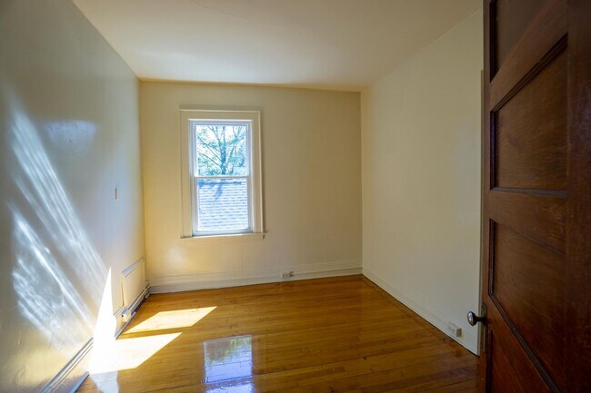 Building Photo - 1215 Madison St