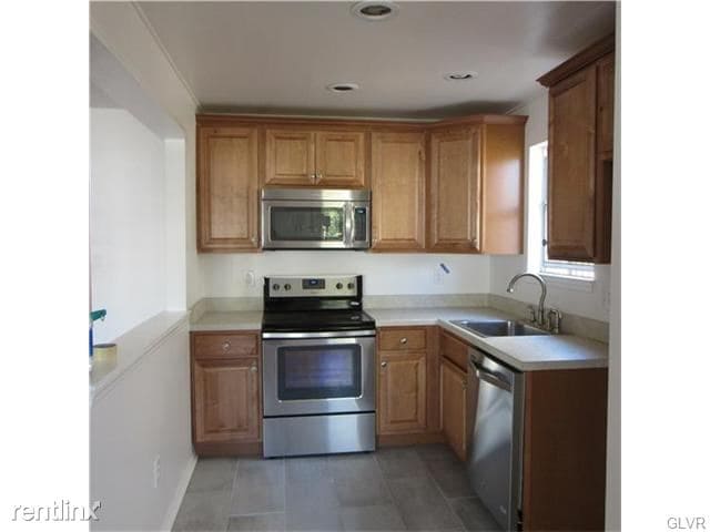 Building Photo - 2 br, 1 bath Apartment - 1327 S Fountain St