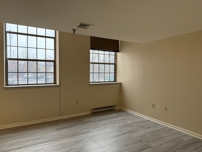 Building Photo - 149 Wilson St