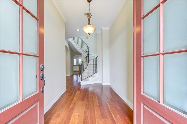 Building Photo - 1117 W 18th St