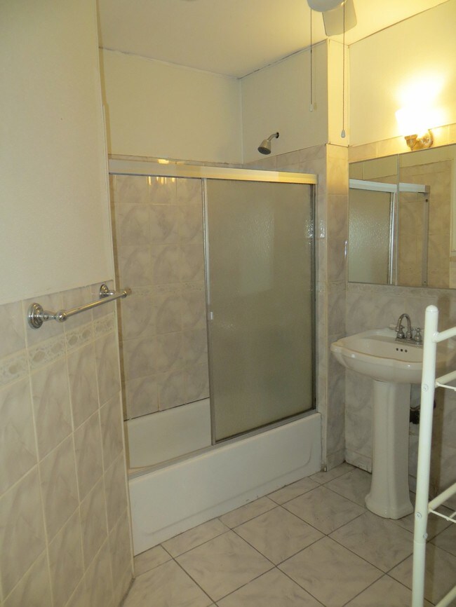 Foto del edificio - 2024 Himrod St