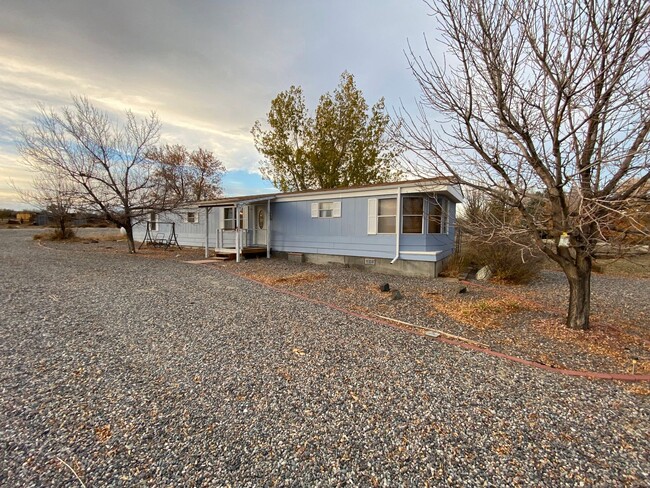 Foto del edificio - Semi-Rural 3 Bedroom 2 Bath Mobile Home wi...